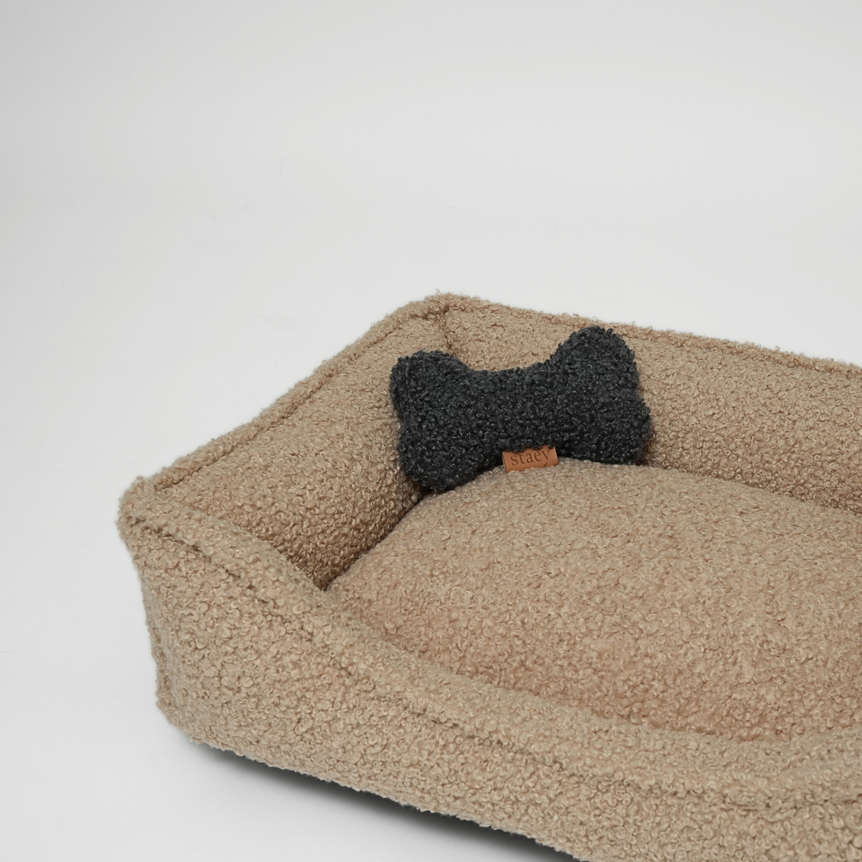 Staey - Tora Hundeseng, Sand Curly