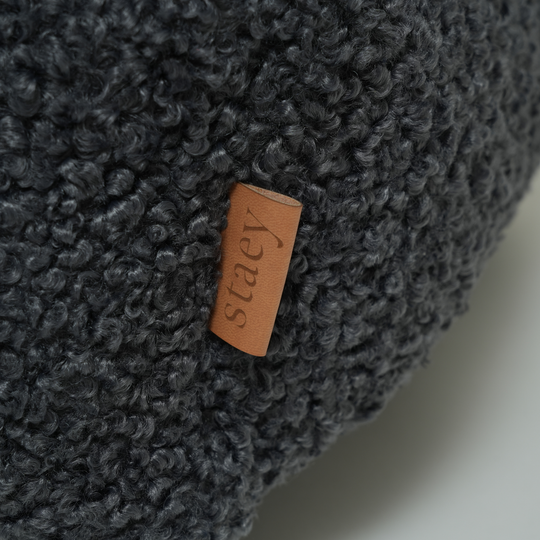 Staey - Tora Hundeseng, Storm Curly