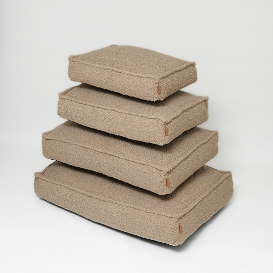 Staey - Noor Hundepude, Sand Curly