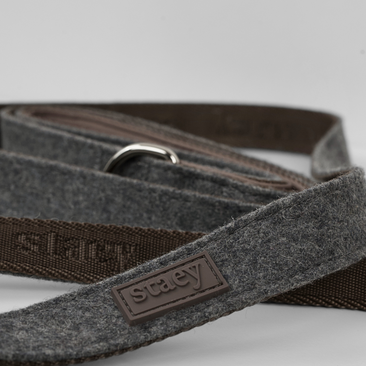 Staey - Elma Hundesnor, Stone