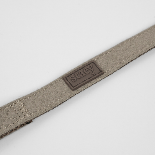 Staey - Elma Hundesnor, Sand