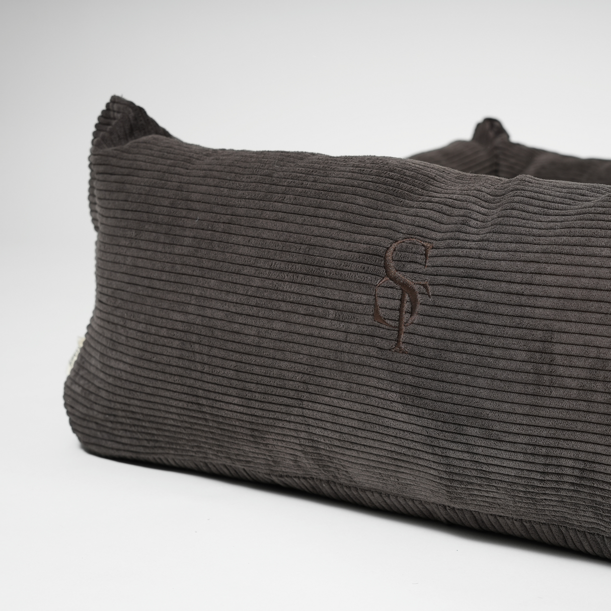 Staey - Vera Hundeseng, Dark Oak Fløjl