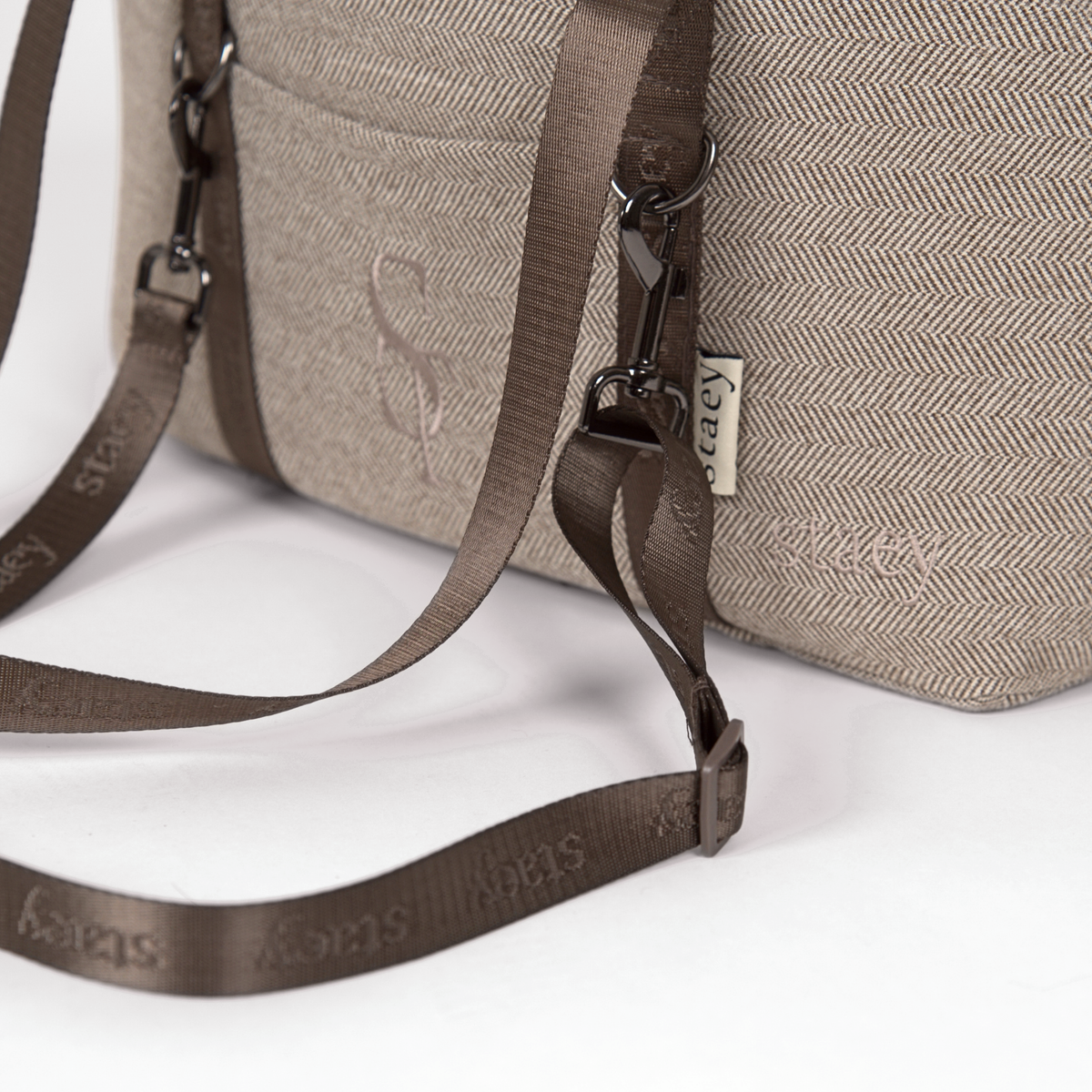 Maya 2-i-1 Bilsæde, Herringbone Mocca – Staey